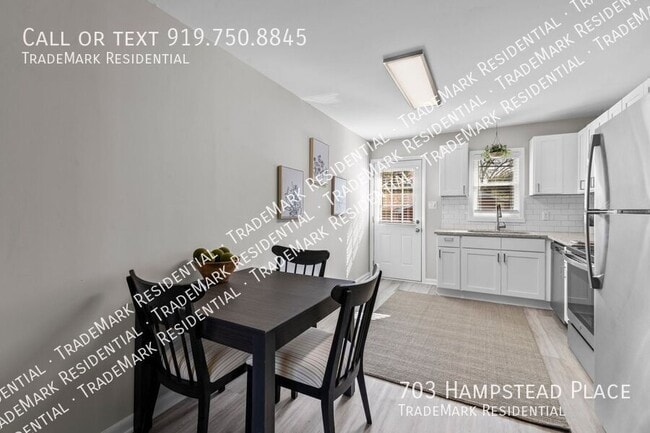 Building Photo - 703 Hampstead Pl