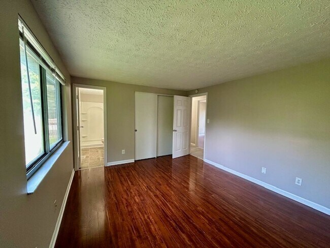 Building Photo - Welcome Home to This Beautifully Maintained Tri-Level Gem!