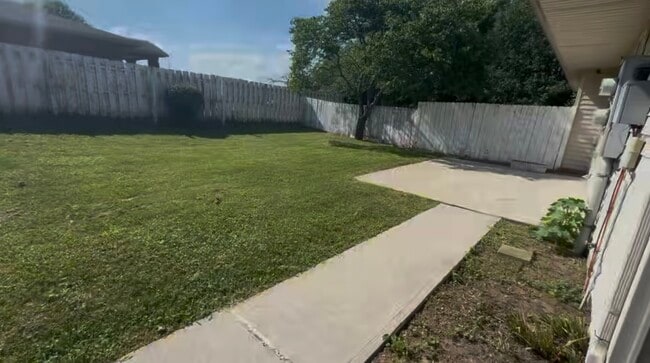 Building Photo - 1016 Champion Dr