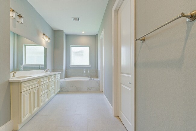 Building Photo - 4605 Nett St