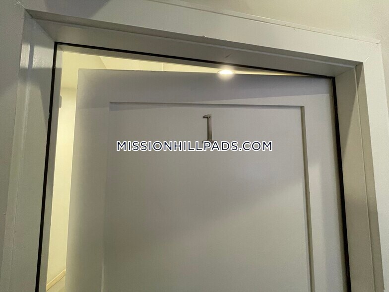 Building Photo - 407 Dudley St