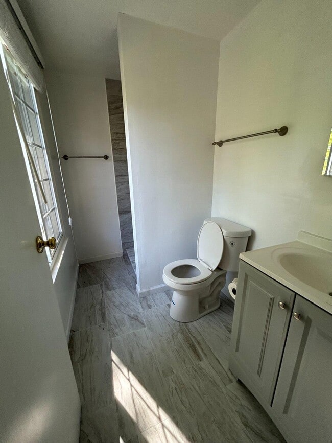 Building Photo - 16542 Sioux Ln