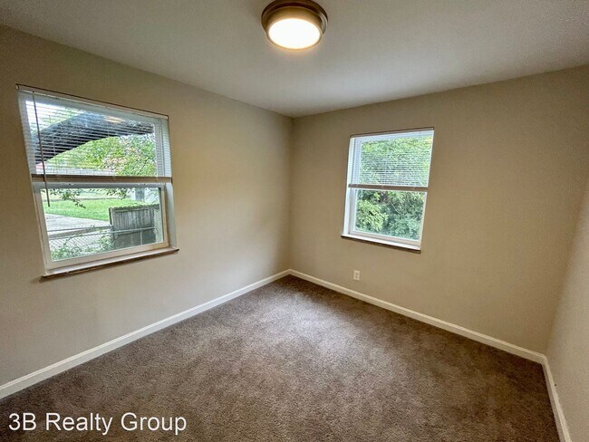 Building Photo - 3 br, 1.5 bath House - 8240 Royal Heights Dr.