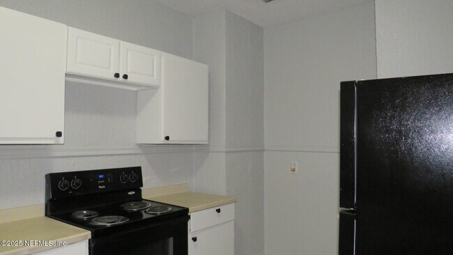 Building Photo - 6590 Sunset Dr