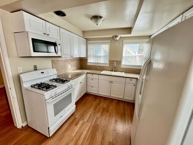 Building Photo - 2 bedroom 1 bathroom downtown Monterey apartment coming soon!