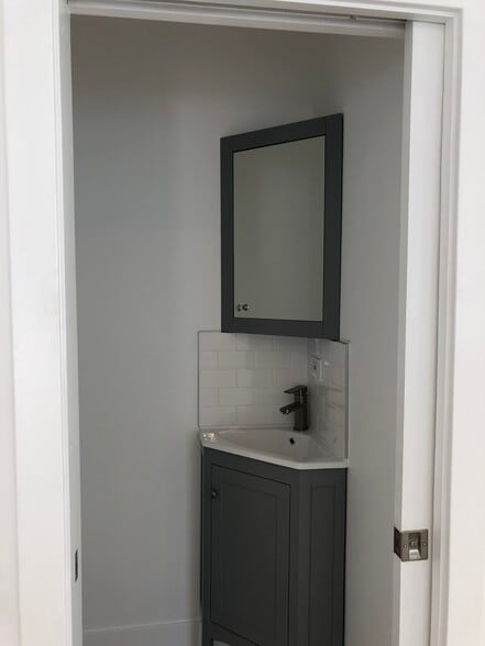 Powder room - 1820 E Woodbury Rd.