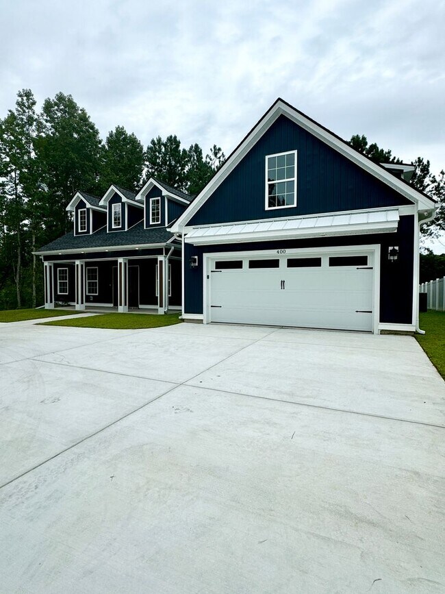 Building Photo - Beautiful 4 Bedroom, 3 Bath home located in Myrtle Grove Plantation!