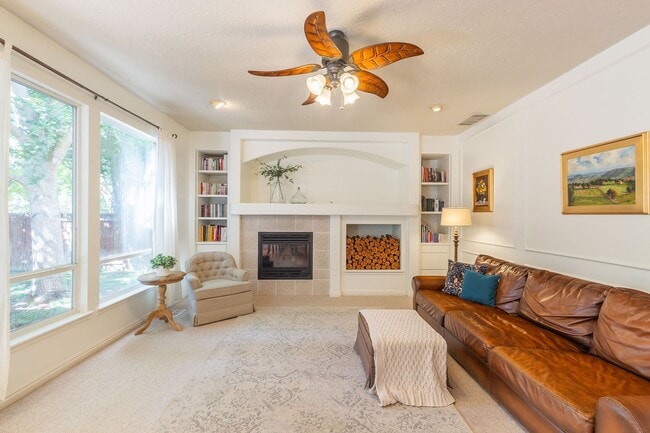 Building Photo - 3 Bed 2.5 Bath In The Heart Of Eagle