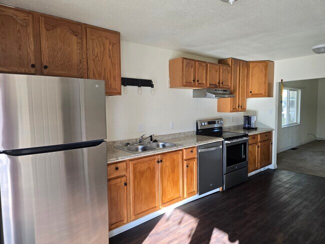 Building Photo - 303 S 2nd St