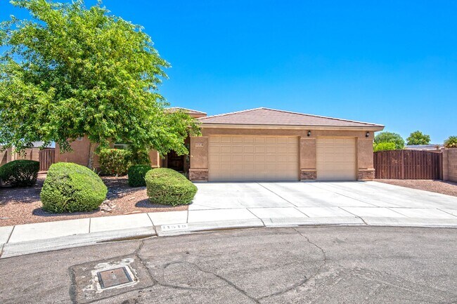 Building Photo - Spectacular open floor plan home!