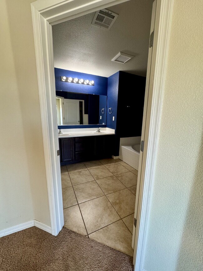 Building Photo - Move in Special 1/2 off first full month's...