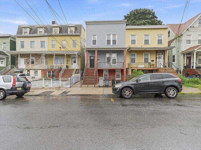 Building Photo - 39 Winfield Ave