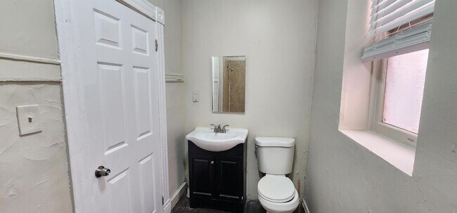 Building Photo - Spacious First-Floor 2BR with Bonus Room & Updated Interior – Pet Friendly!