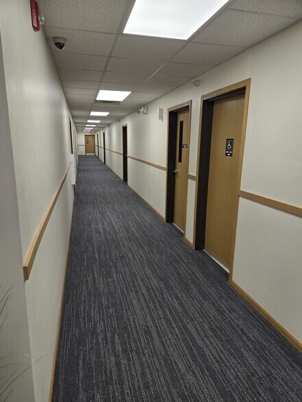 Building Photo - 1215 Golf Course Rd