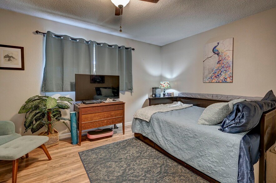 Building Photo - 1222 Hartford St