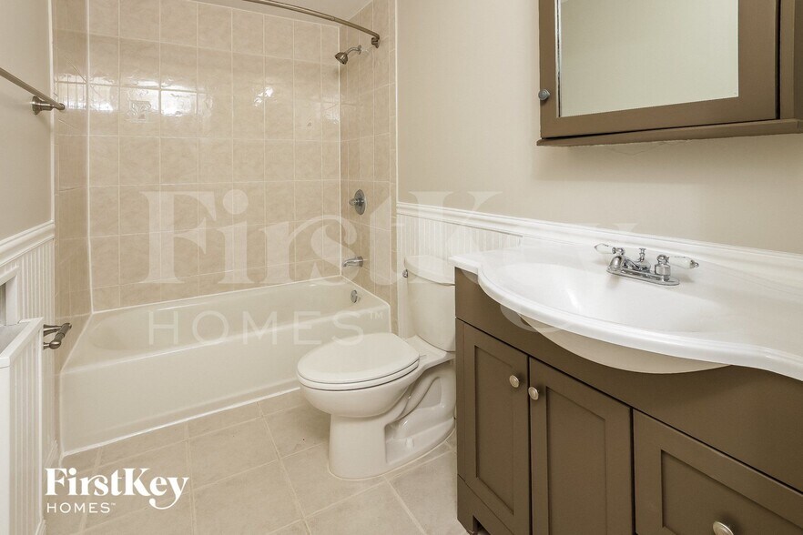 Building Photo - 1494 Meadowbright Ln