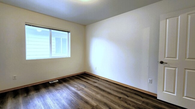 Building Photo - Comfort, Charm, and Convenience in South Hill