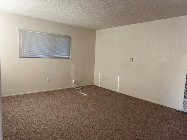 Building Photo - 1392 Bolton Dr