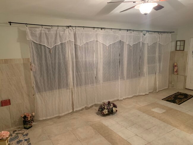 Building Photo - 270 N 1st Ave