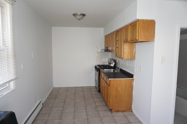 Building Photo - 327 41st St