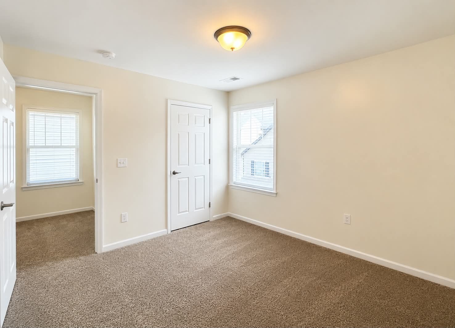 Building Photo - 351 Cardwell Ln