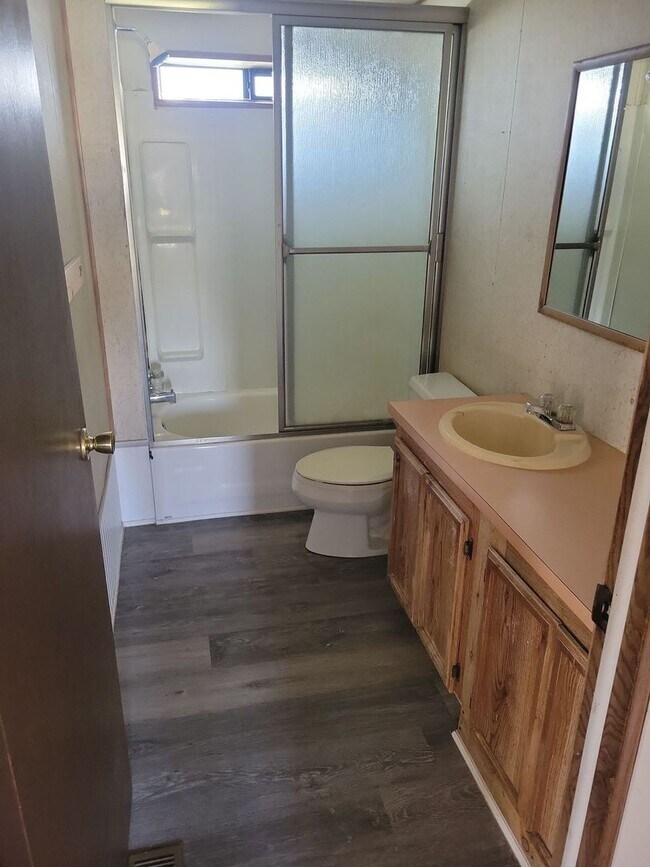 Building Photo - 4 bedroom, 2 bathroom house for rent in Richfield, ID