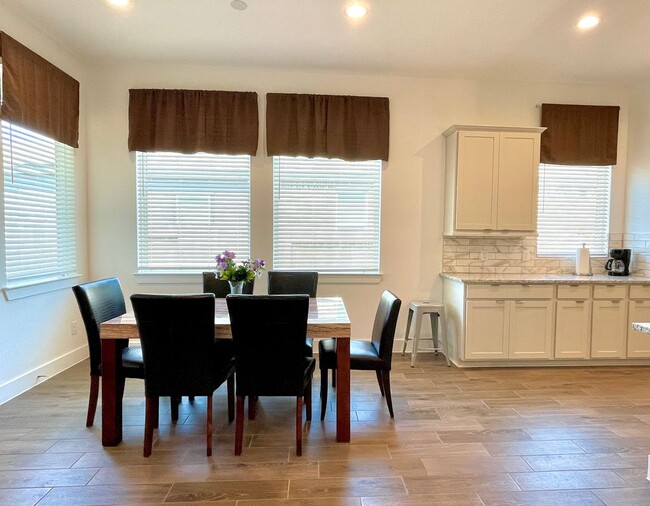 Building Photo - 4516 Bartagrass Dr