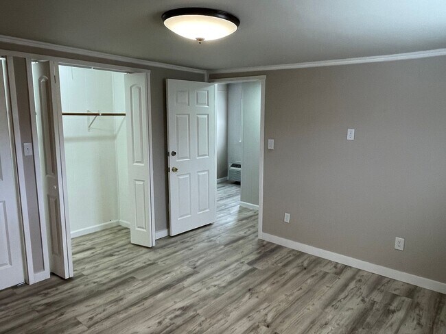 Building Photo - 1 Bedroom Home for Rent in Johnson City TN | Near JCMC