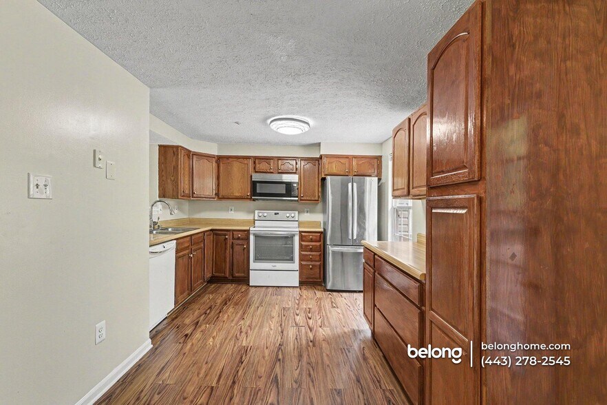Building Photo - 8918 Pembrook Woods