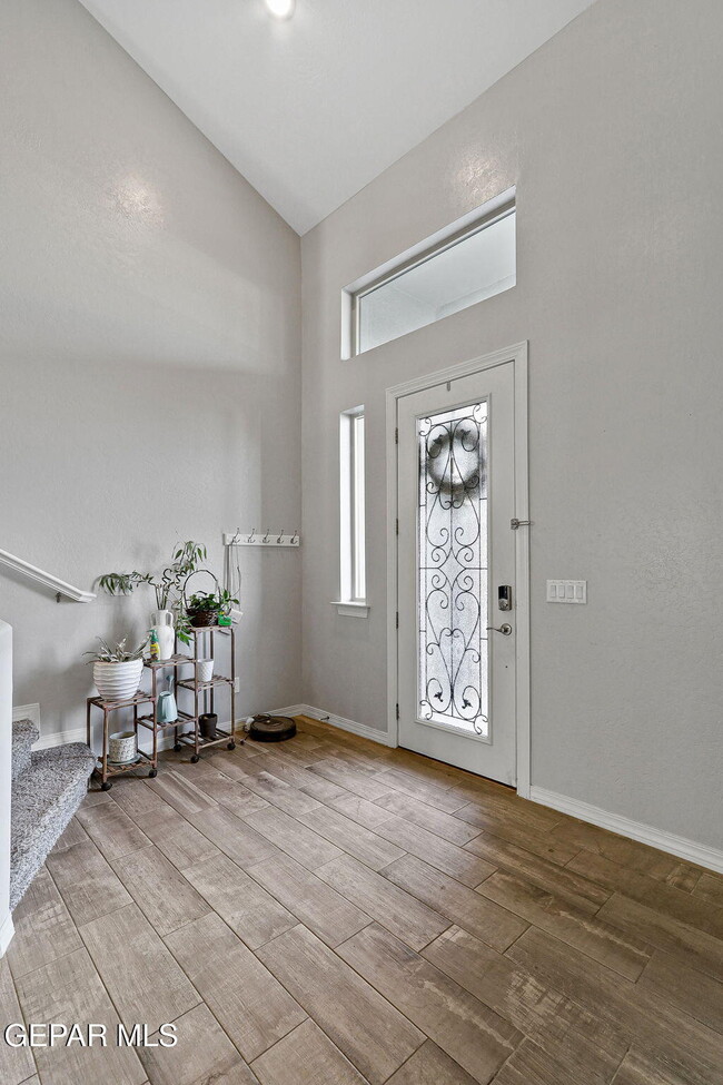 Building Photo - 883 Crystal Rook Dr