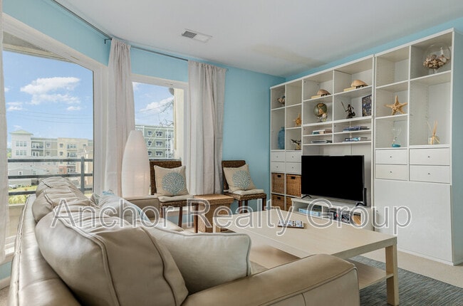 Building Photo - 304 28th St