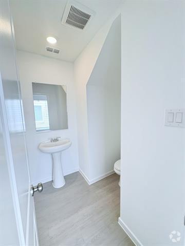 Building Photo - 6234 Sanderling St