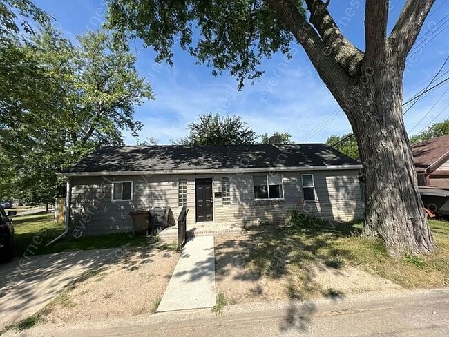 Building Photo - 76 W Strathmore Ave