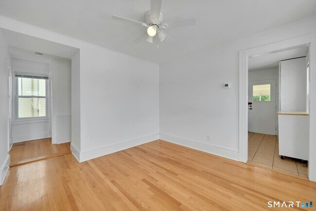 Building Photo - 125 Tunxis Hill Rd
