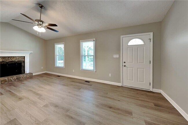 Building Photo - 450 Sumer Ln N