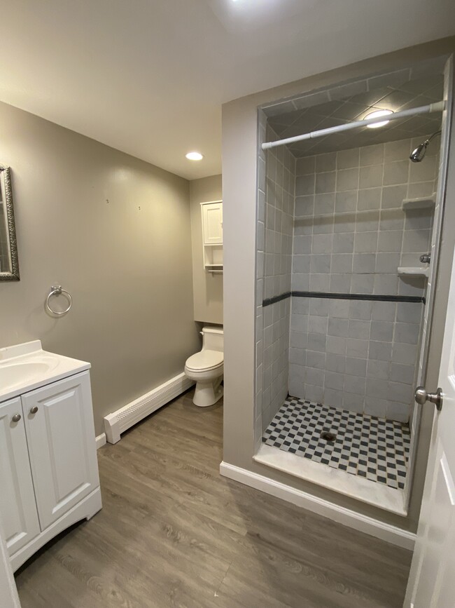 Private full bathroom - 110 Dobson St