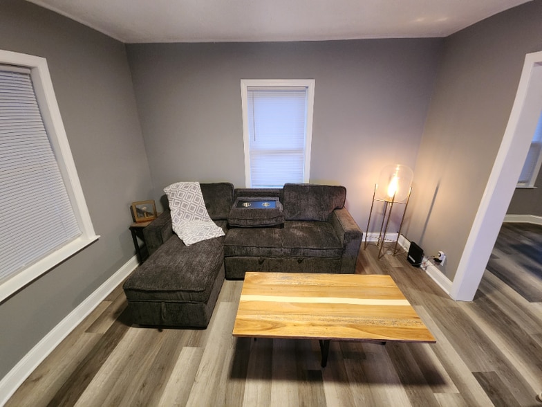 Building Photo - 1404 Monroe Ave