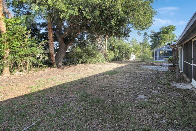 Building Photo - 1612 Larchwood Dr