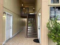 Building Photo - 2190 Forest Knoll Dr NE