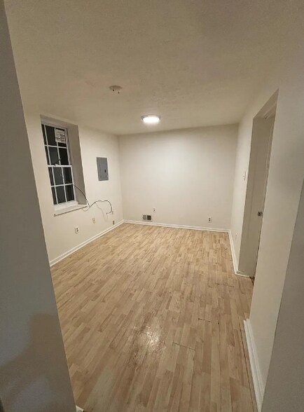 Building Photo - 3148 McClure Ave