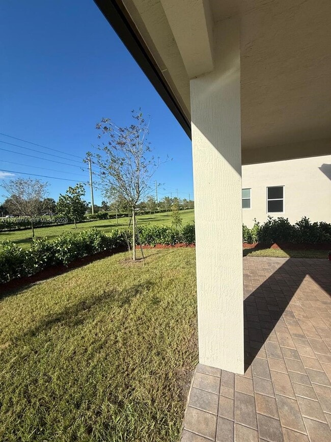 Building Photo - 12220 SW 44th Ct