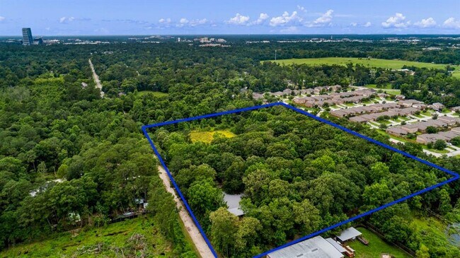 Building Photo - 900 Springwood Dr