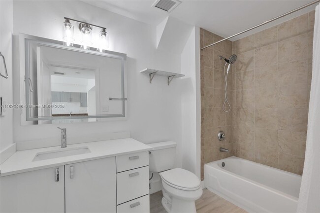 Building Photo - 111 E Flagler St