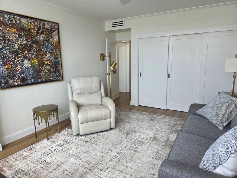 2nd bedroom/office/den - 2800 N Flagler Dr