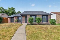 Building Photo - 517 Willow Oak Dr