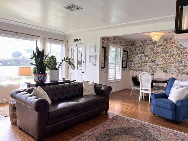 Building Photo - 3B/3B LUXURY Remodeled Home! w/ Garage! Large Fenced Backyard! Bike to the Beach!