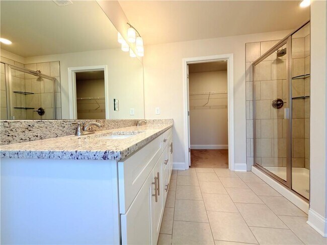 Building Photo - 470 Hellen Vly Dr