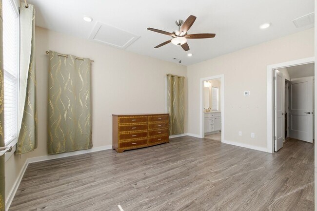 Building Photo - 1170 Dickerson Rd