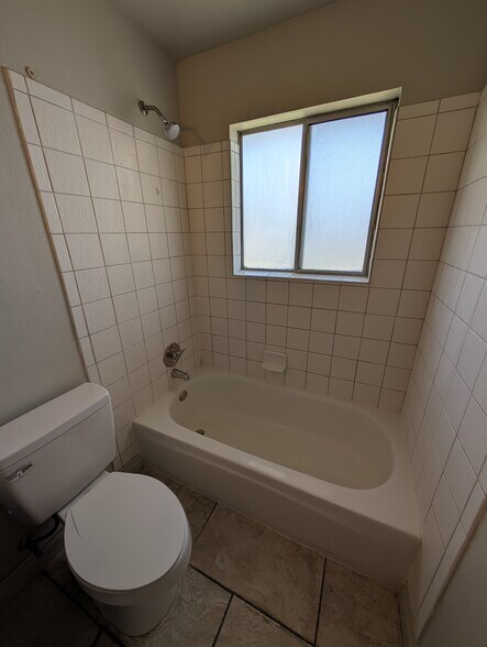 Building Photo - 1827 S Fairway Dr