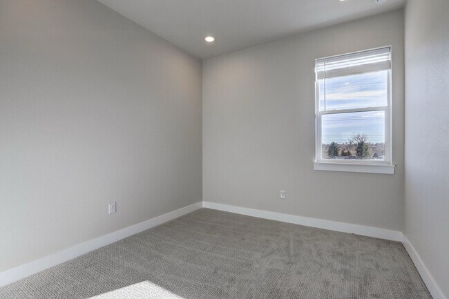 Building Photo - Modern 2 bedroom 2 bathrooms available in ...